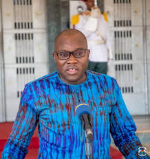 Aboubakar Nacanabo à la tête du Conseil des ministres de l’UEMOA À l’issue d’une session décisive tenue à Dakar, l’Union économique et monétaire ouest-africaine a désigné un nouveau président à la tête de son Conseil des ministres. Pour les deux années à venir, c’est le Burkina Faso, représenté par Aboubakar Nacanabo, qui dirigera cette instance stratégique. Une présidence qui survient après des tensions internes, révélatrices des lignes de fracture au sein de l’Union.