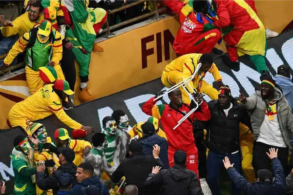 Débordements de supporters sénégalais dans les tribunes lors de la finale de la CAN contre le Maroc.