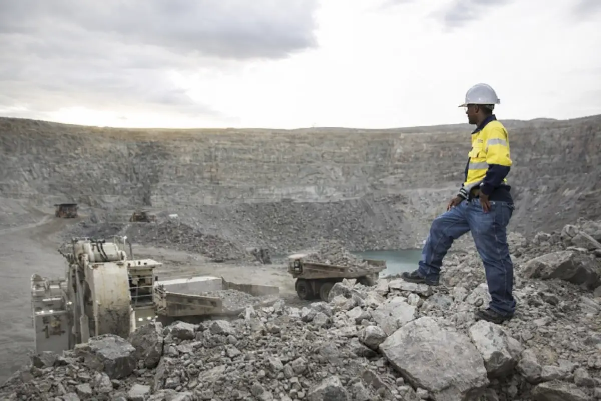 Harare verrouille les exportations de lithium brut pour imposer la transformation locale Zimbabwe-exportations-lithium
