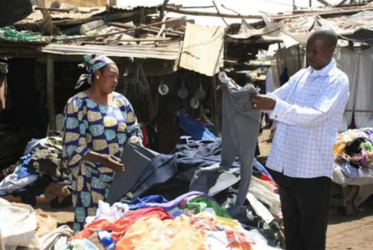 Le Zimbabwe bannit les vêtements de seconde main pour relancer son textile vêtements seconde main Zimbabwe