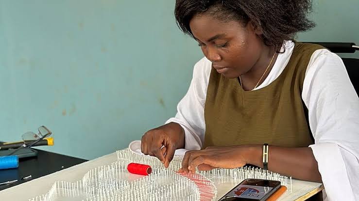 Samira Simporé fait émerger l’art filaire au Burkina Faso Samira Simporé fait émerger l’art filaire au Burkina Faso