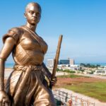 Pourquoi la statue de l’Amazone est devenue le cœur battant du tourisme à Cotonou place de l’Amazone